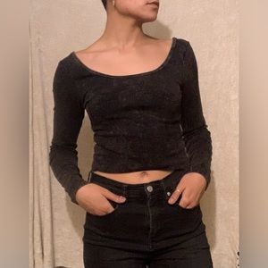 Black ribbed cropped long sleeve t-shirt